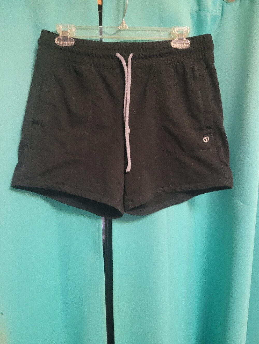 Spalding Black Athletic Drawstring Shorts with Gray Tie Size M. 2 Pockets